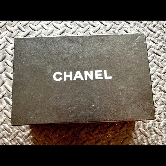(Re-posh) Chanel classic parent black pumps (39)